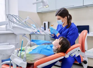 Jakie są zalety leczenia aparatem na zęby?